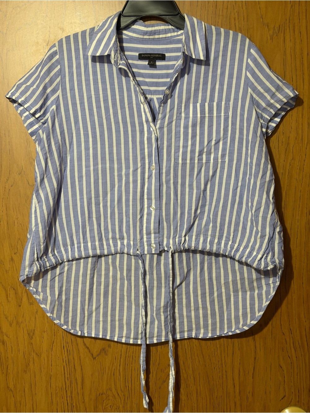Banana Republic Blue and White Striped Short-Sleeve Button-Front Shirt